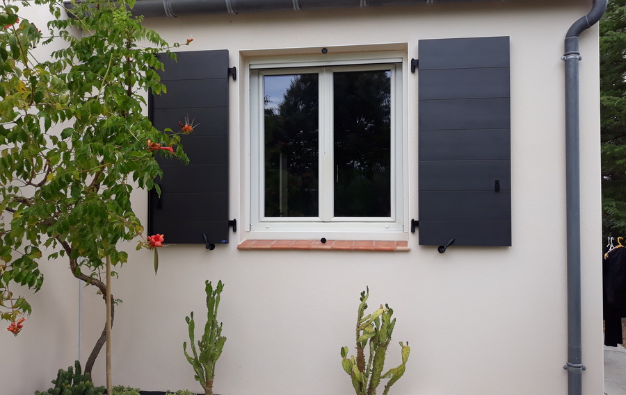 Optimisez le confort de votre intérieur grâce à des fenêtres sur mesure performantes