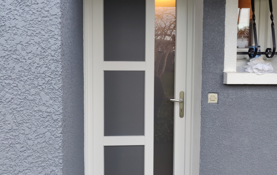 Rénovation de porte d’entrée à Clermont-Ferrand : une solution efficace pour optimiser l’isolation de votre maison