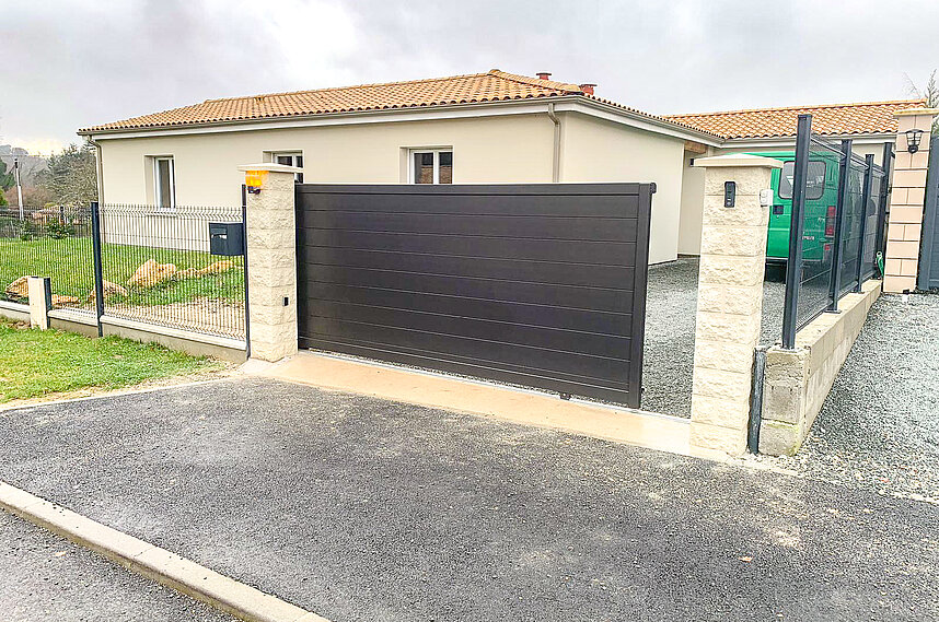 Portail en aluminium La Sauve