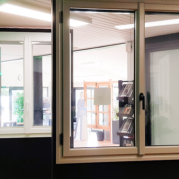 Découvrez nos menuiseries : Fenêtre bois, PVC, aluminium, fibre de verre sur mesure vers Libourne dans le 33