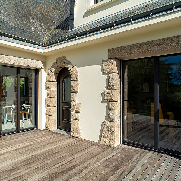 Les avantages des menuiseries aluminium à Roanne avec MENUBOIS – Art & Fenêtres