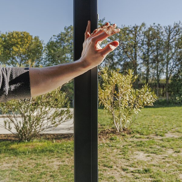Porte-fenêtre ou baie vitrée coulissante : comment choisir ?