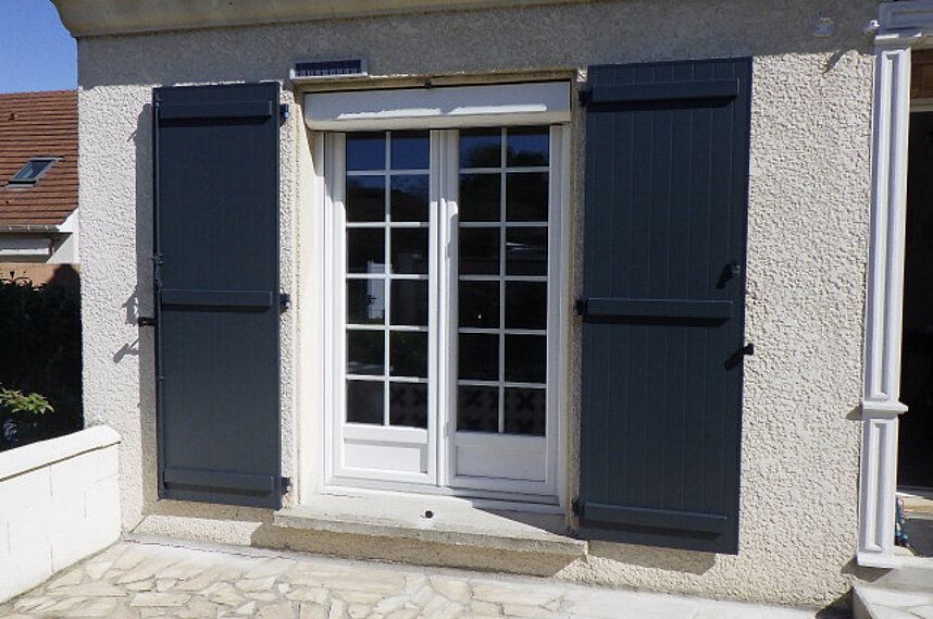 Pose de volets battants en aluminium