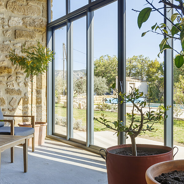 Fenêtre alu à Arcachon : modernisez votre maison avec une menuiserie sur mesure