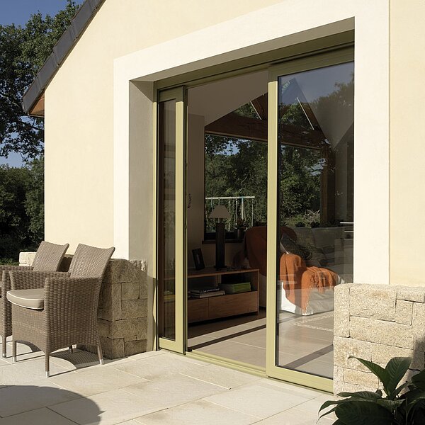 Prolongez votre terrasse avec une porte-fenêtre !