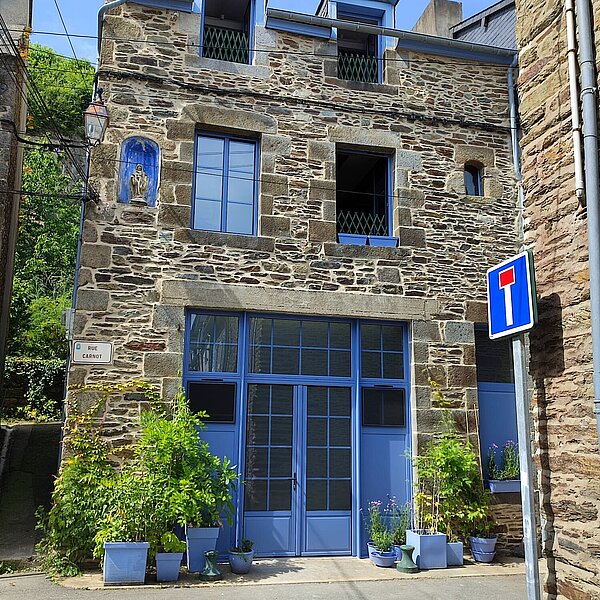 Menuiseries vitrées avec porte intégrée grande hauteur et imposte- Rennes