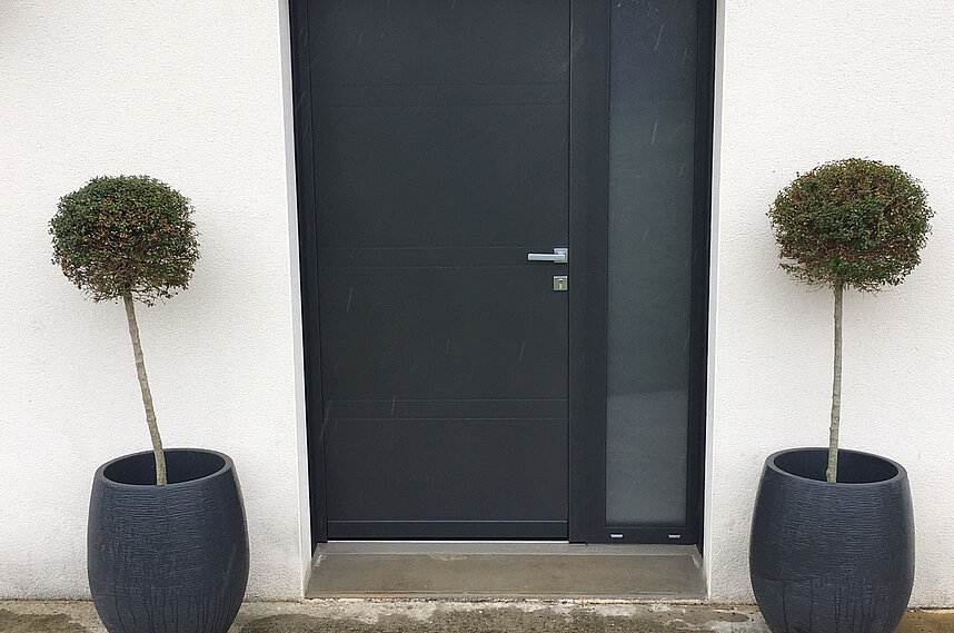 Rénovation d'une porte d'entrée en aluminium à Saint Martin de Londres