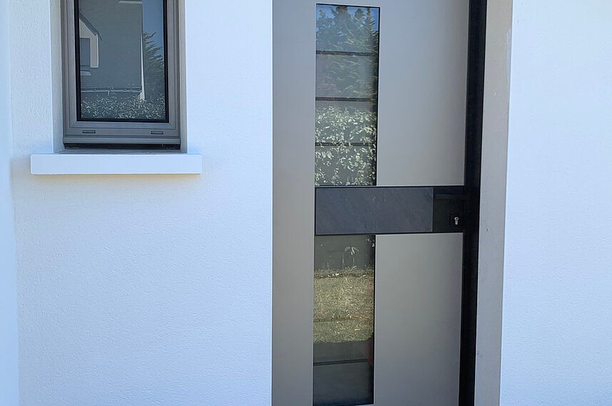 Rénovation d'une porte d'entrée en aluminium à St Aunès