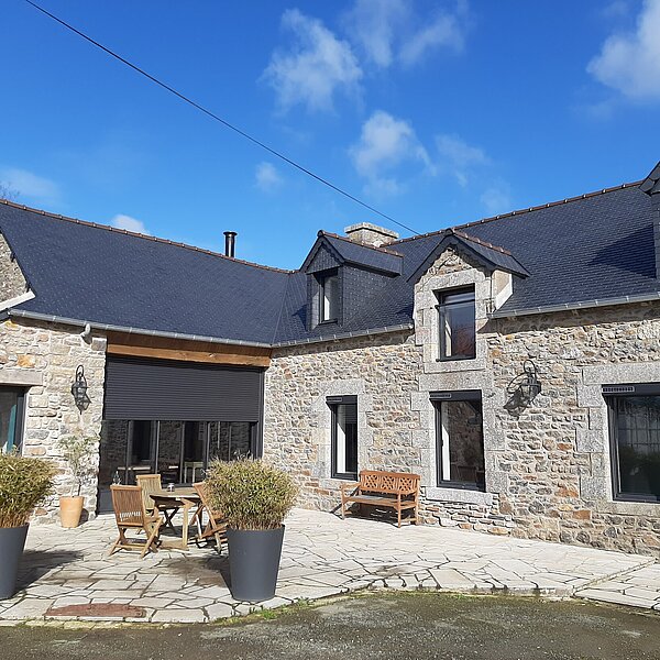 Nouvelles fenêtres pour cette maison en pierre