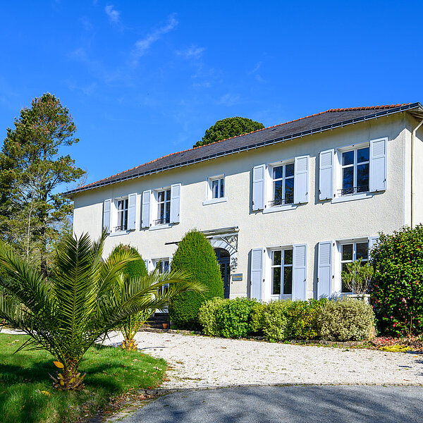 Donnez vie à votre façade avec une menuiserie sur mesure à Montargis