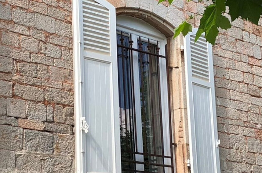 Fenêtre et volet cintrés Art & Fenêtres