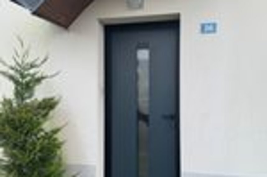 Pose d'une porte d'entrée alu réf : ECLIPSE 2 à St- Herblain