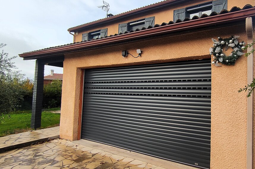 Rénovation d'une porte de garage enroulable