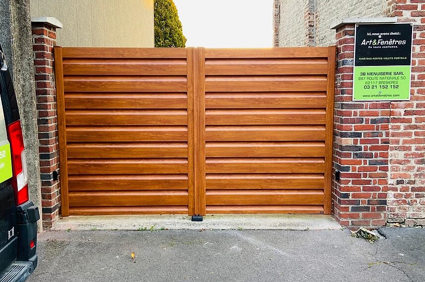 portail battant aluminium  motorisé