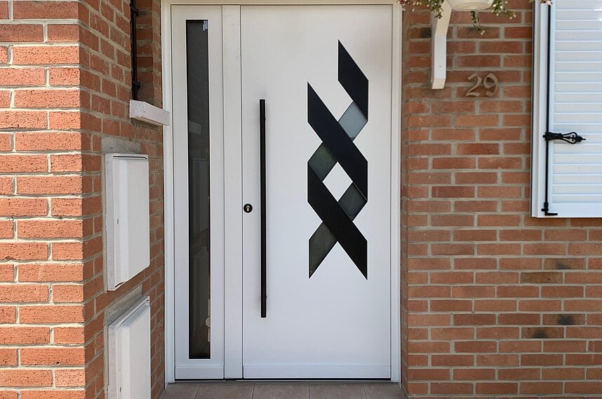 porte d’entrée Monalu  Modèle ADN, avec sa partie semi-fixe vitrée