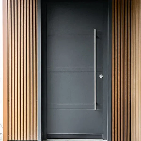 Porte d'entrée sur mesure à Montauban : la menuiserie idéale pour valoriser votre façade !
