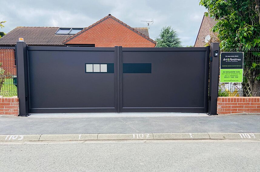 Portail coulissant motorisé aluminium modèle Samouraï