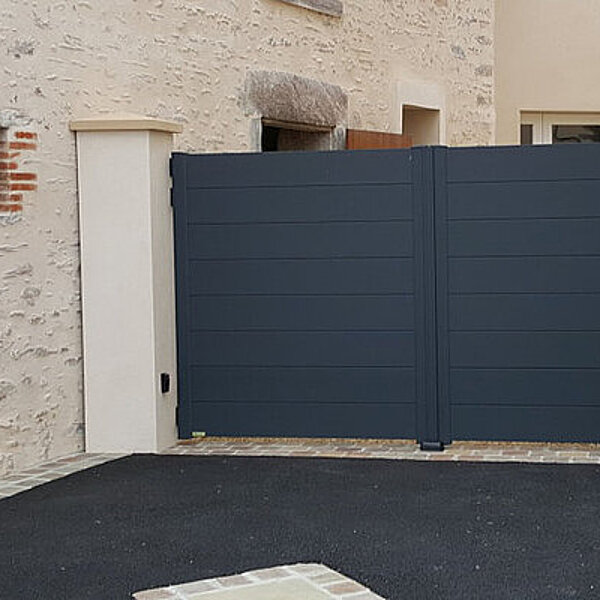 Portail sur mesure à Montpellier : quel modèle choisir selon votre terrain ?