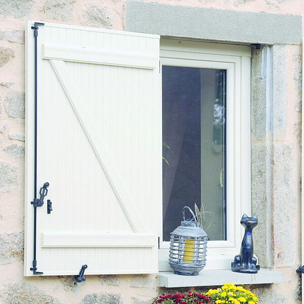 Comment entretenir ses volets en bois à Montrouge ?