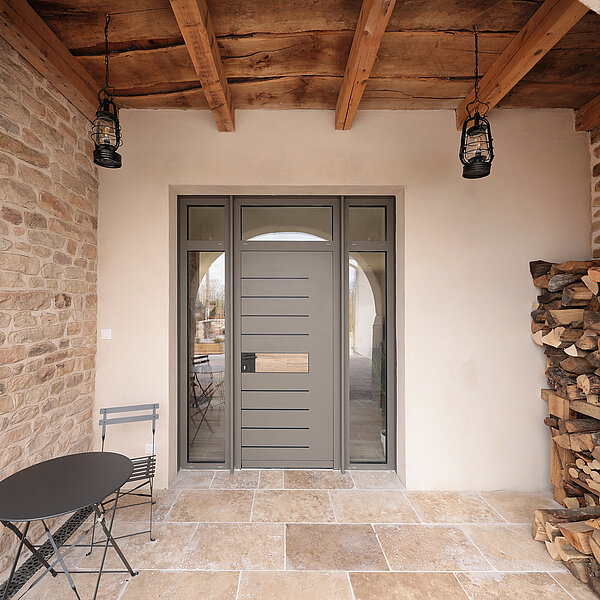 Rénovation de porte d’entrée : plus de sécurité pour plus de sérénité