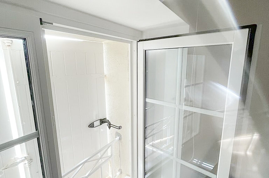 Fenêtre en Bois Carbon-Blanc