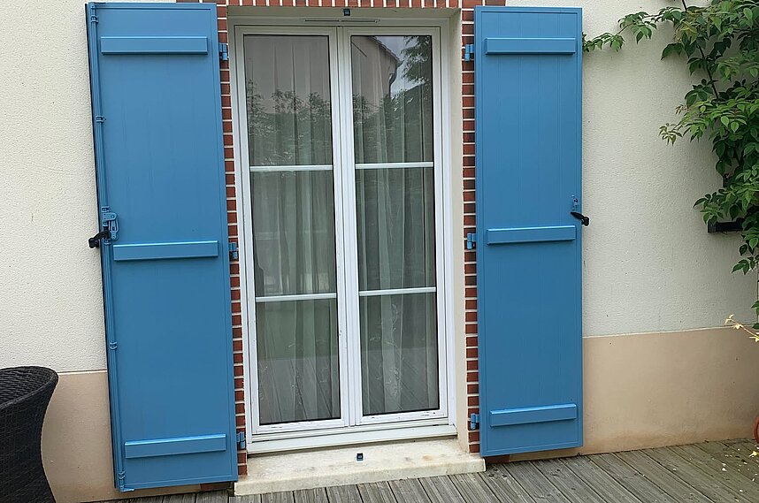 Installation de volet battant en aluminium