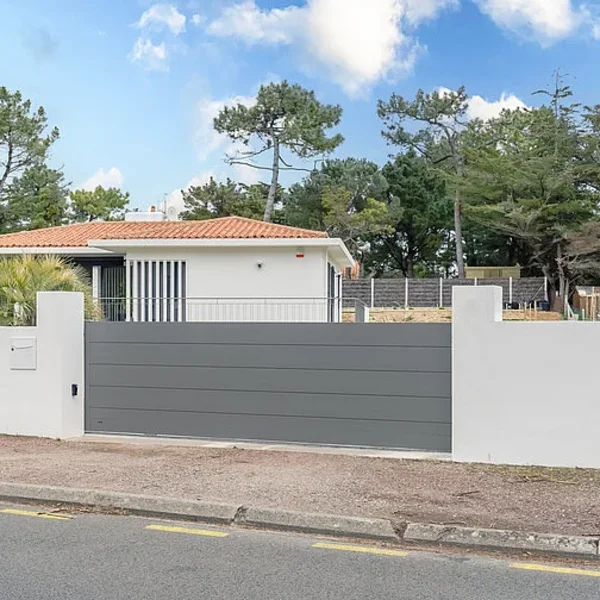 Valorisez votre maison avec un portail sur mesure à Valenciennes