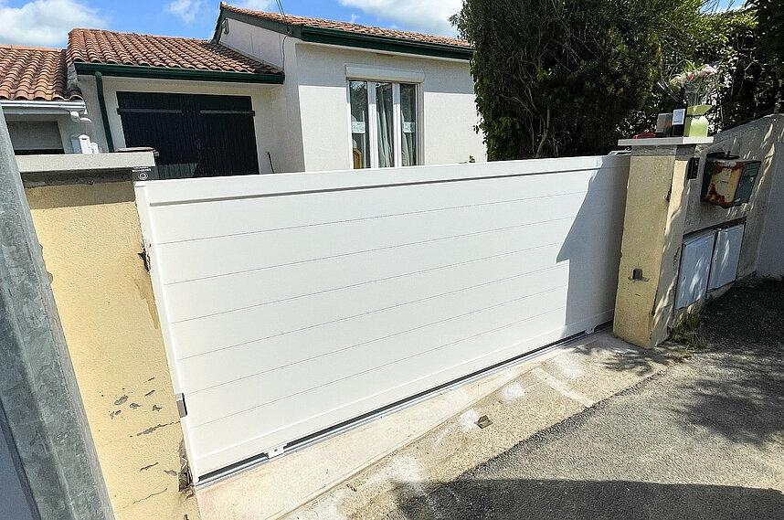 Portail en aluminium Saint-Quentin-de-Baron