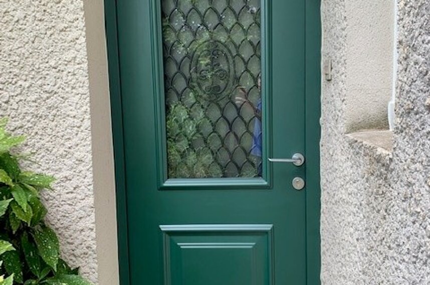 Installation d'une porte d'entrée Divine