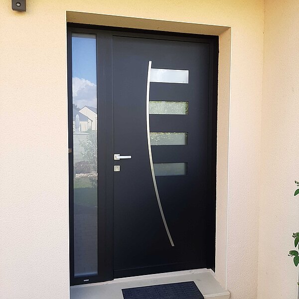 Porte d’entrée aluminium Monalu : performance et design expliqués par notre expert