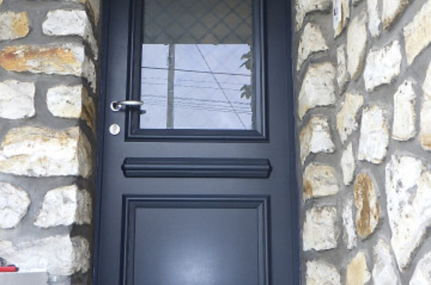 Porte d'entrée style classique