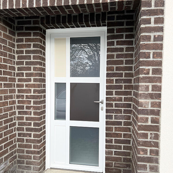 Pose d’une porte dans l’Essonne : des spécialistes à votre service avec JMG BAIE - Art & Fenêtres