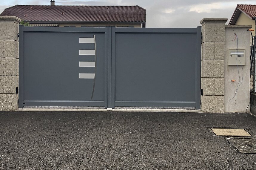 Portail battant aluminium