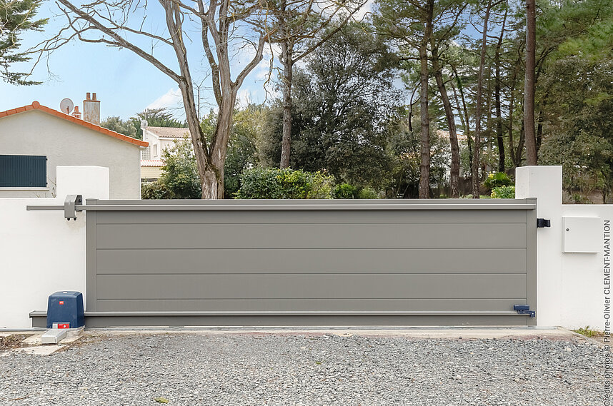 Rénovation d'un portail coulissant motorisé en aluminium à Saussan