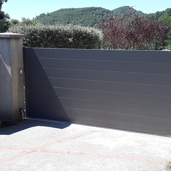 Portail sur-mesure à Montpellier : comment bien l'accorder à vos menuiseries existantes