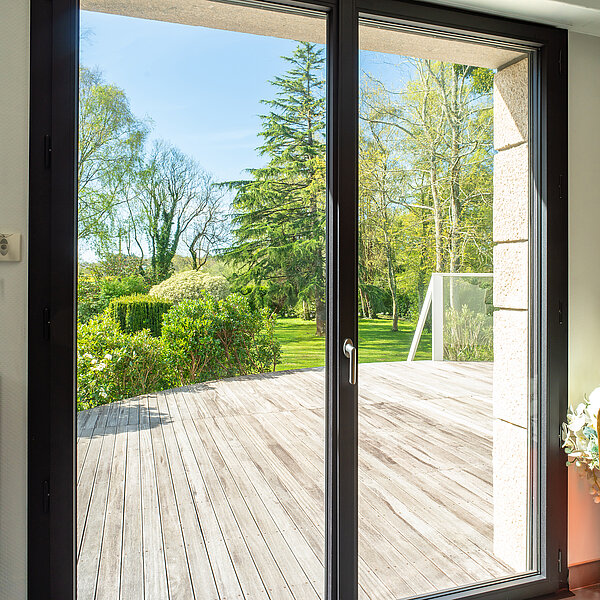 Menuiserie sur mesure à Orléans : comment faire le bon choix entre bois, PVC et aluminium ?