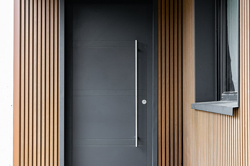 PORTE D'ENTREE MONALU