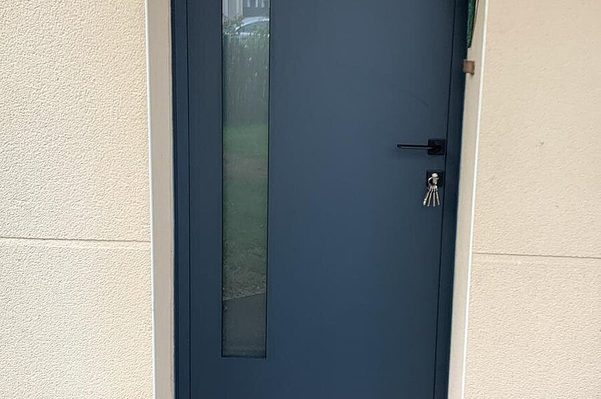 Pose d'une porte d'entrée réf : LUMA A