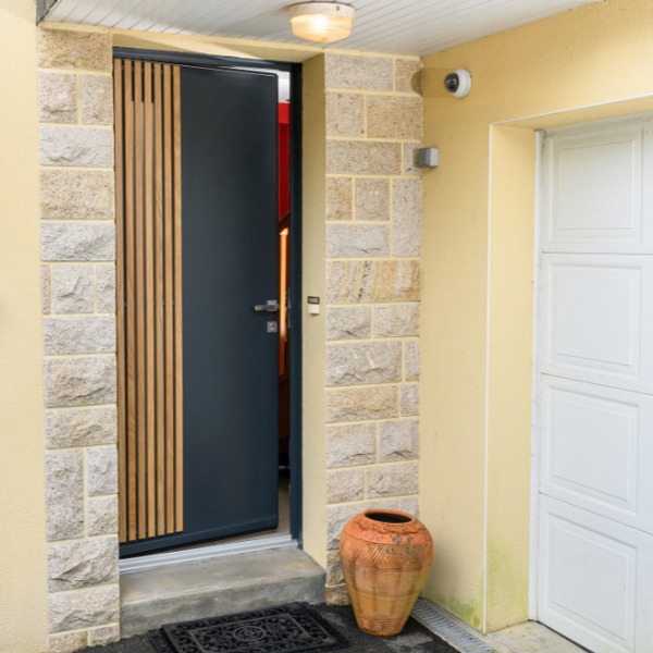 Sécuriser sa maison dans les Yvelines : comment choisir une porte d'entrée ?