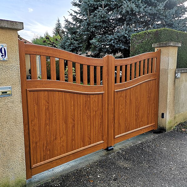 Portail aluminium en Gironde : sécurité, design et longévité au service de votre maison