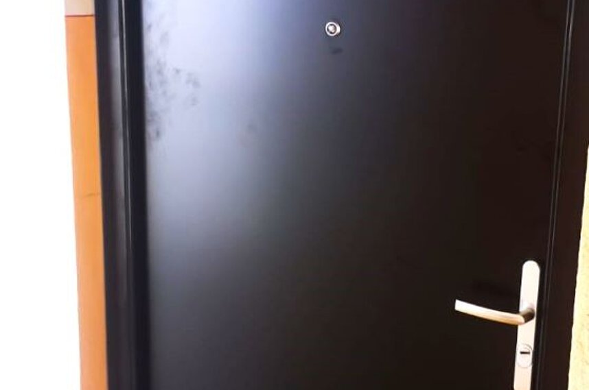 Pose d'une porte d'entrée