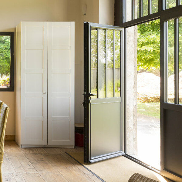 Menuiserie sur mesure : la solution idéale pour les ouvertures atypiques à Grenoble