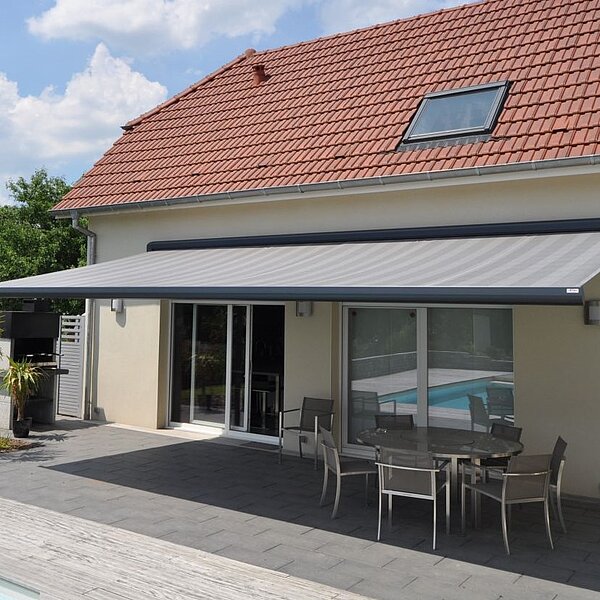 - 20 % sur les stores et pergolas