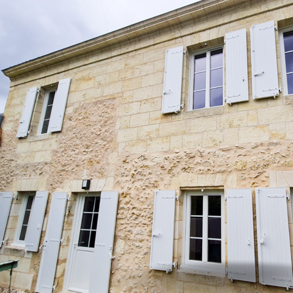 Volets battants : une solution pour votre maison à Pineuilh