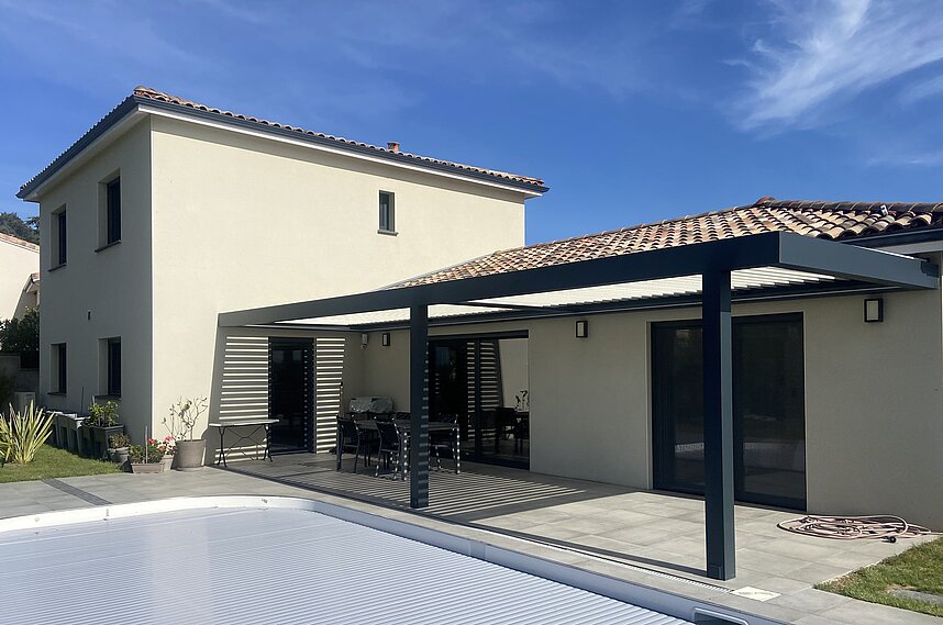 Installation d'une pergola Bioclimatique Biossun Bio 230