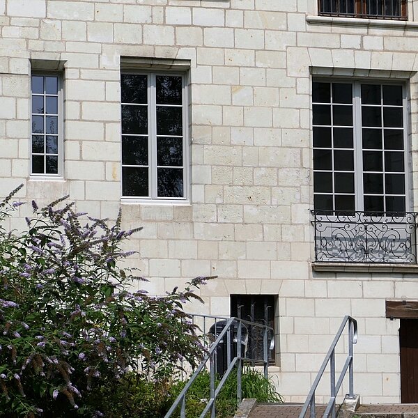 Comment adapter les fenêtres aux maisons en pierre typiques