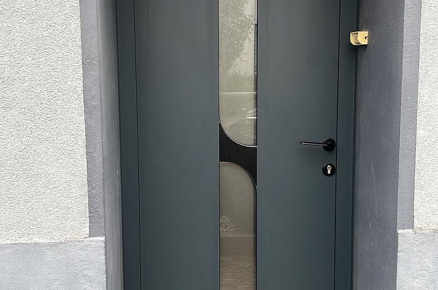 Pose d'une porte d'entrée en alu Eclipse 2