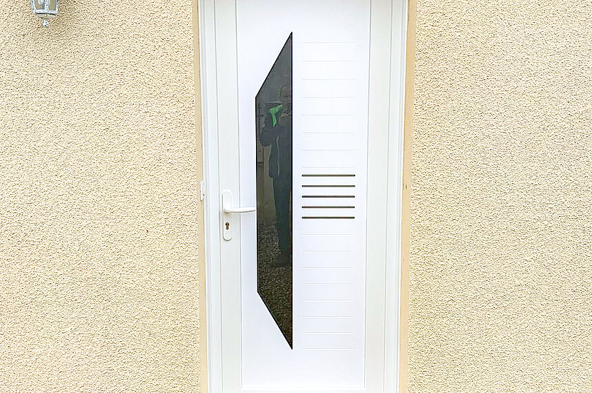 Porte en PVC Montussan