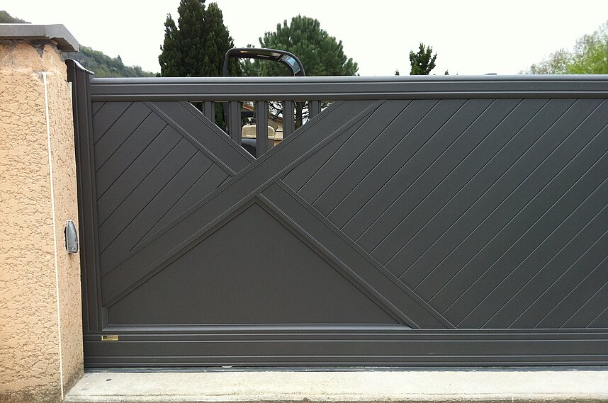 Portail coulissant aluminium