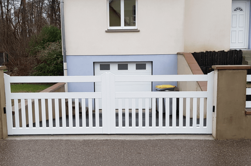 Portail coulissant PVC